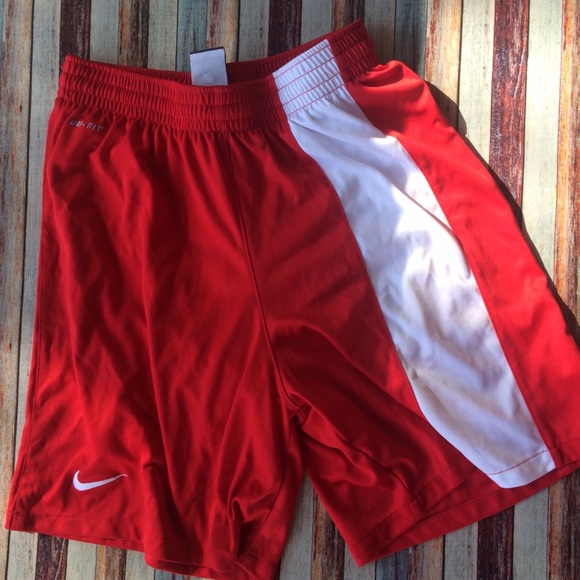 boys red nike shorts